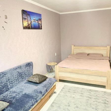Апартаменты В Центре По Проспекту Победы Парковка Рядом Czernihów Zewnętrze zdjęcie